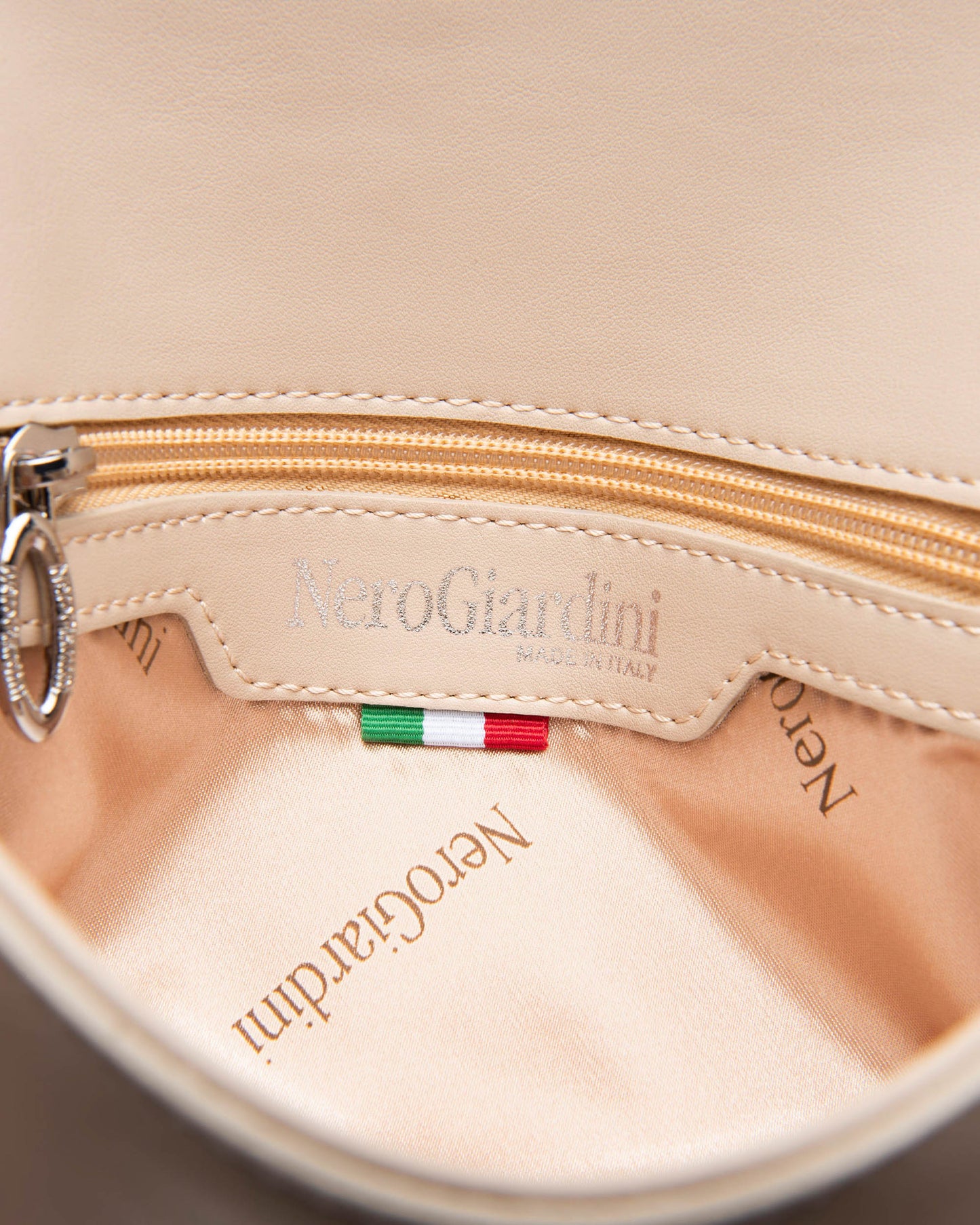 E543901DE-Beige