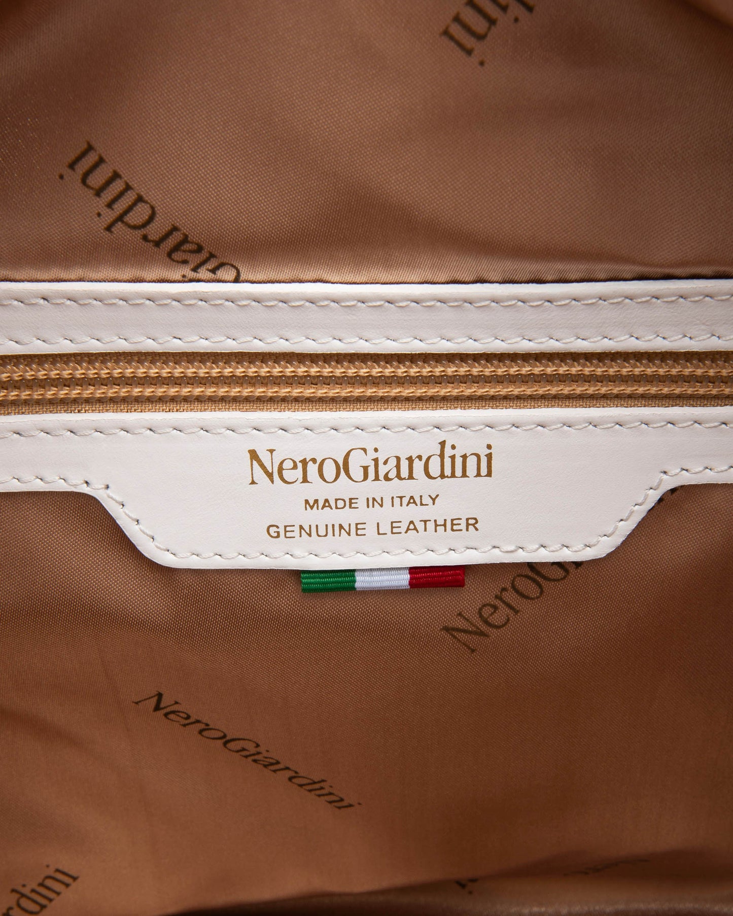 E543914D-Bianco