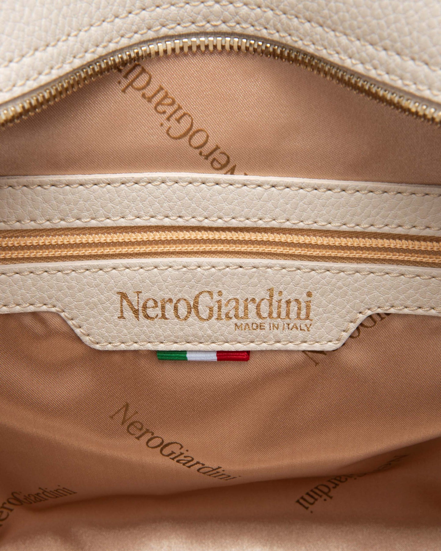 E543960D-Beige