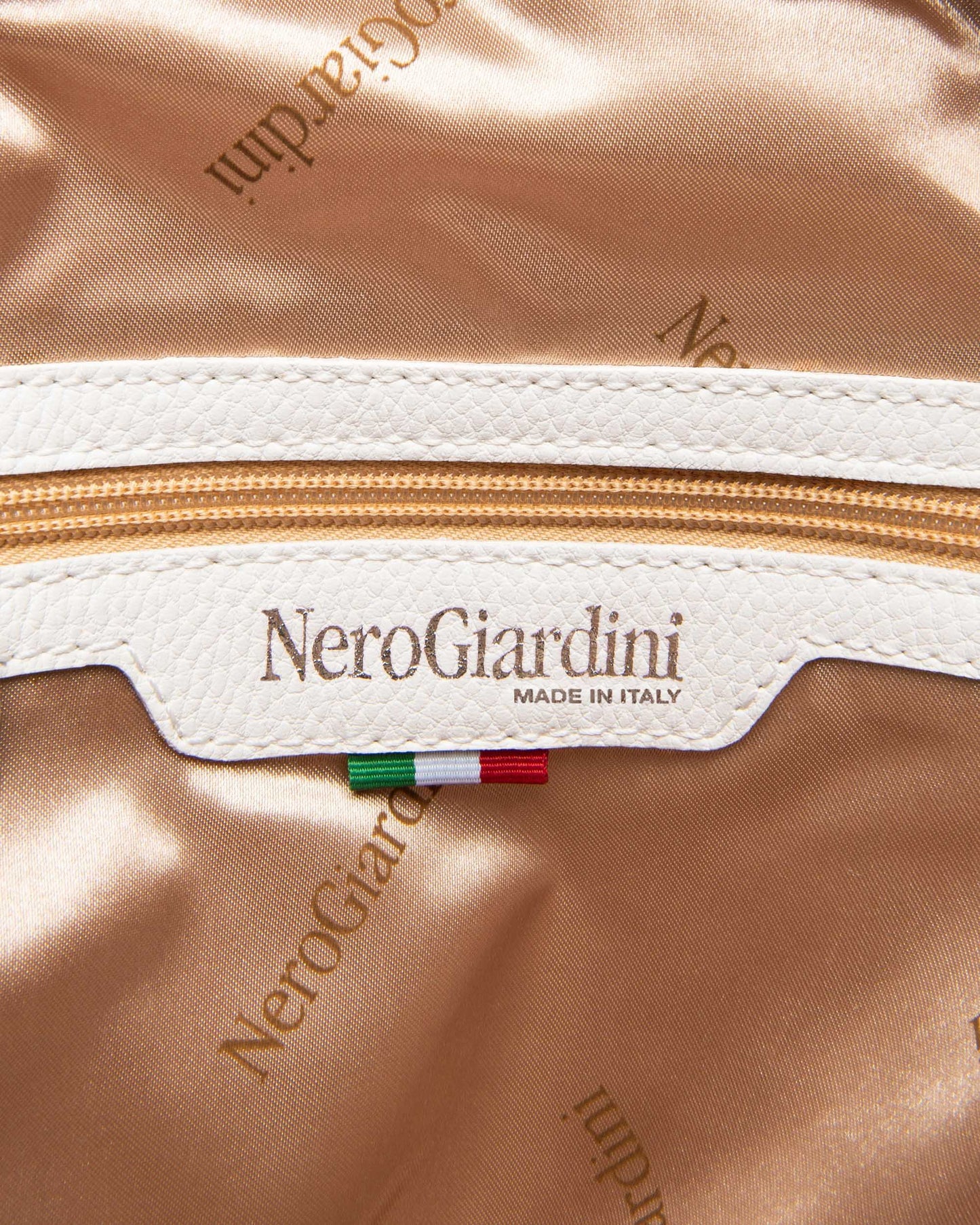 E543961D-Bianco